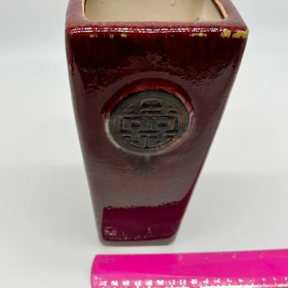 Beautiful wine colored ceramic distressed decorative vase with Chinese symbols